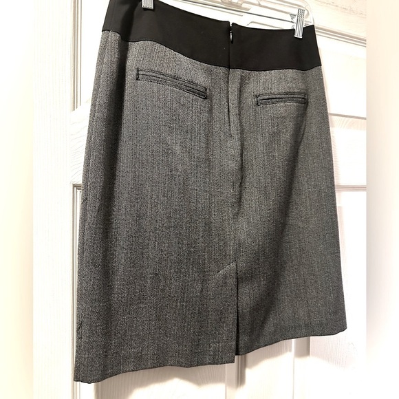 Worthington Gray/black twill pencil skirt. Size 8. - Picture 4 of 7